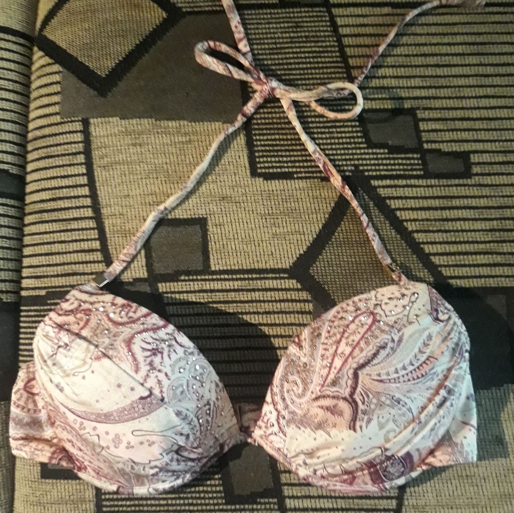 Victoria's Secret bathing suit top. 36C. Never worn.